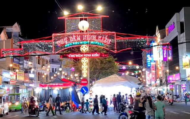 cho-dem-ben-ninh-kieu1